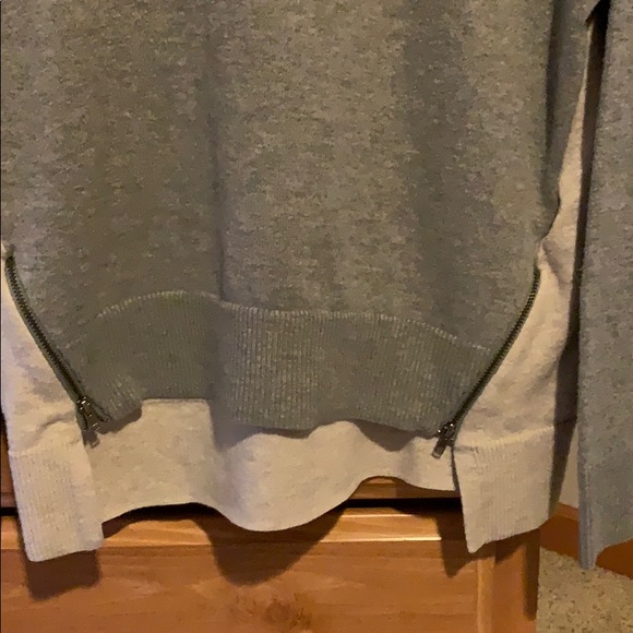 Banana republic small sweater. - Picture 3 of 4